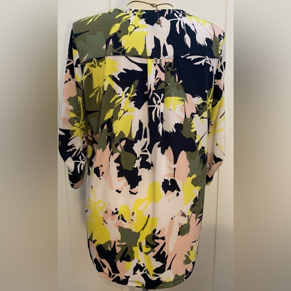 Ellen Tracy Tropical Floral Mid Sleeve VNeck Top Sz MED Green, Yellow, Pink, BLK - Picture 2 of 4